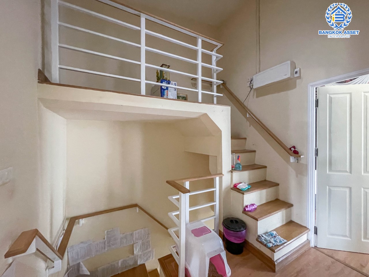 *****ทาวน์เฮ้าส์มือสองนนทบุรี ม.โกลเด้นทาวน์ ปิ่นเกล้า-จรัญสนิทวงศ์ ตอบโจทย์ทุกครอบครัว ด้วยฟังก์ชัน 4 ห้องนอน 3 ห้องน้ำ 2 ที่จอดรถ เนื้อที่ 24.1 ตร.ว. พร้อมห้องเอนกประสงค์ชั้นล่าง เดินทางสะดวกบนทำเลดีที่สุด เข้า-ออกหลายเส้นทาง ใกล้ จุดขึ้นทางด่วน ศรีรัช, สายรถไฟฟ้าสถานีบางบำหรุ และสถานีบางอ้อ